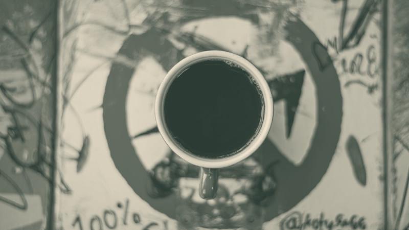 Espressomaschine entkalken: Backflush, Entkalker und Wasserhärte