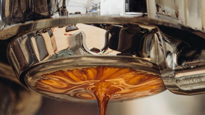 Spritzer beim bodenlosen Siebträger: Diagnose und Korrektur